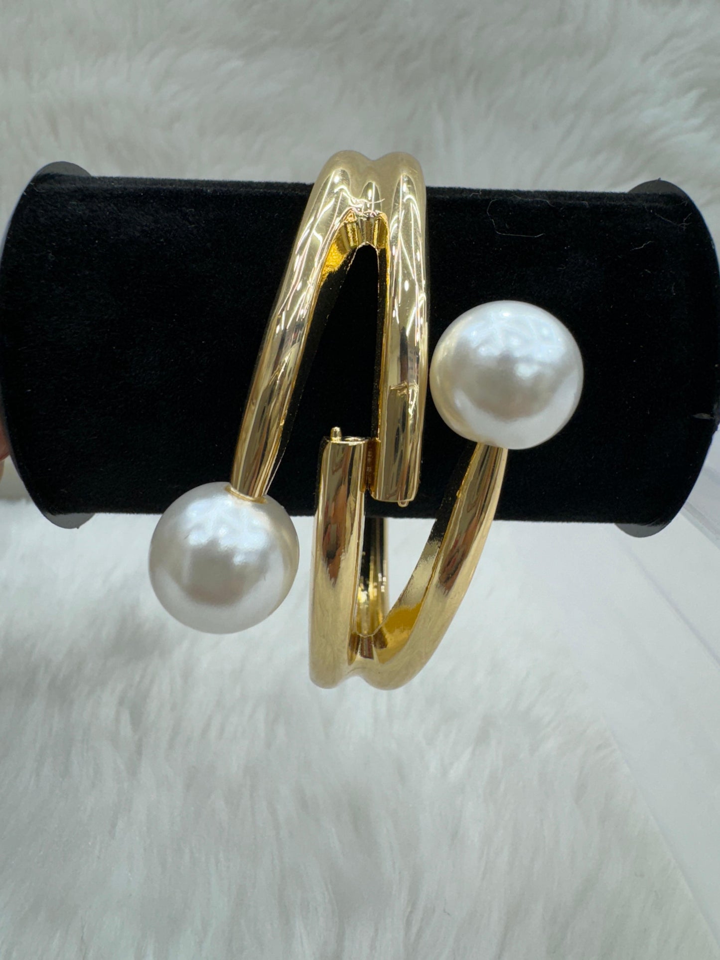 "Elegant Gold-Plated With Pearl Bracelet" Product code - 6425