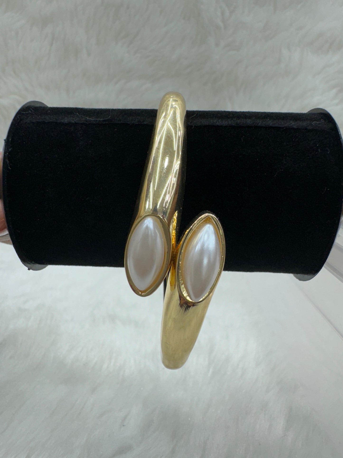 "Elegant Gold-Plated With Pearl Bracelet" Product code - 6421