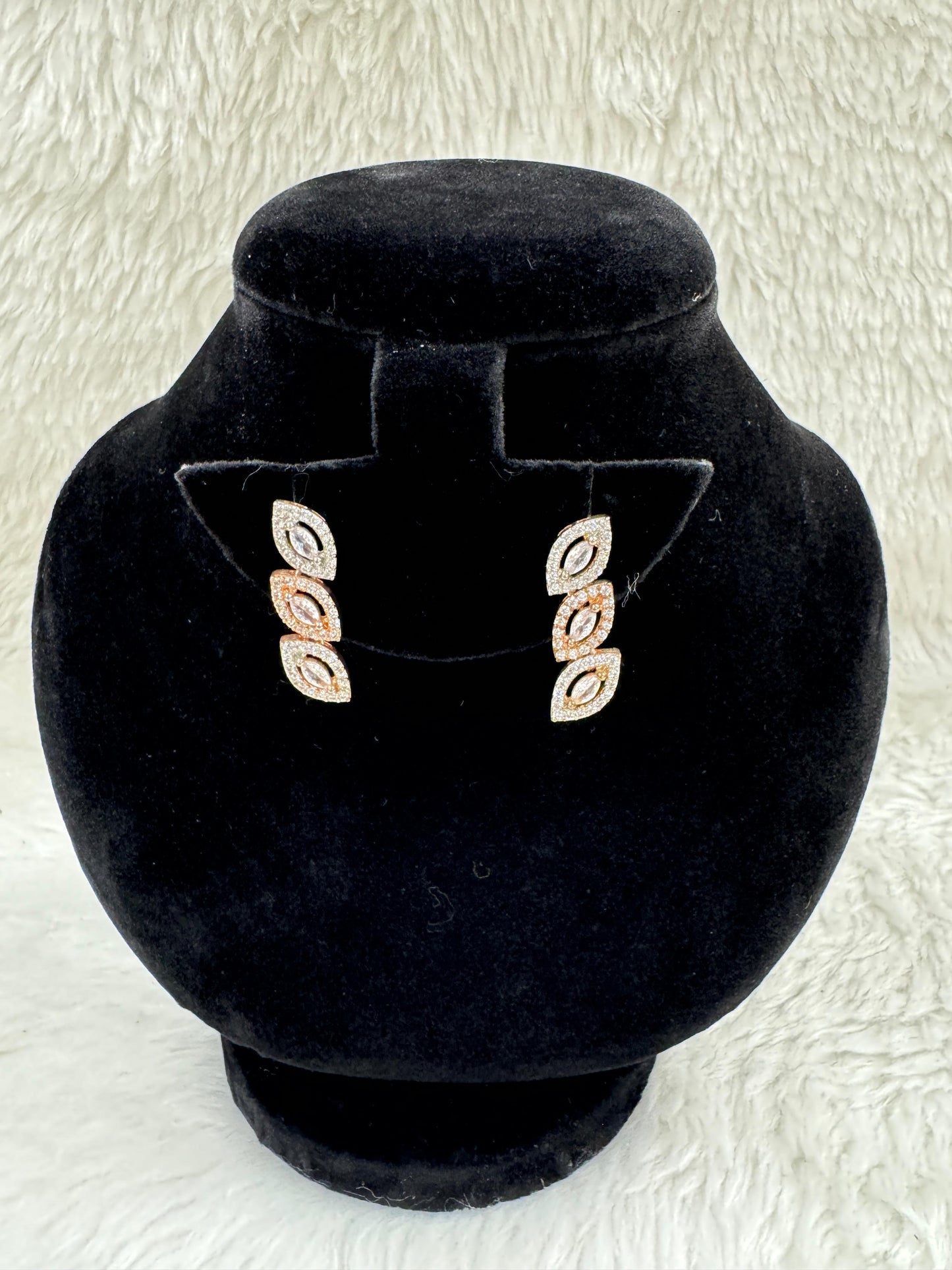 "White Stone Necklace & Earring Set" Product code - 6038
