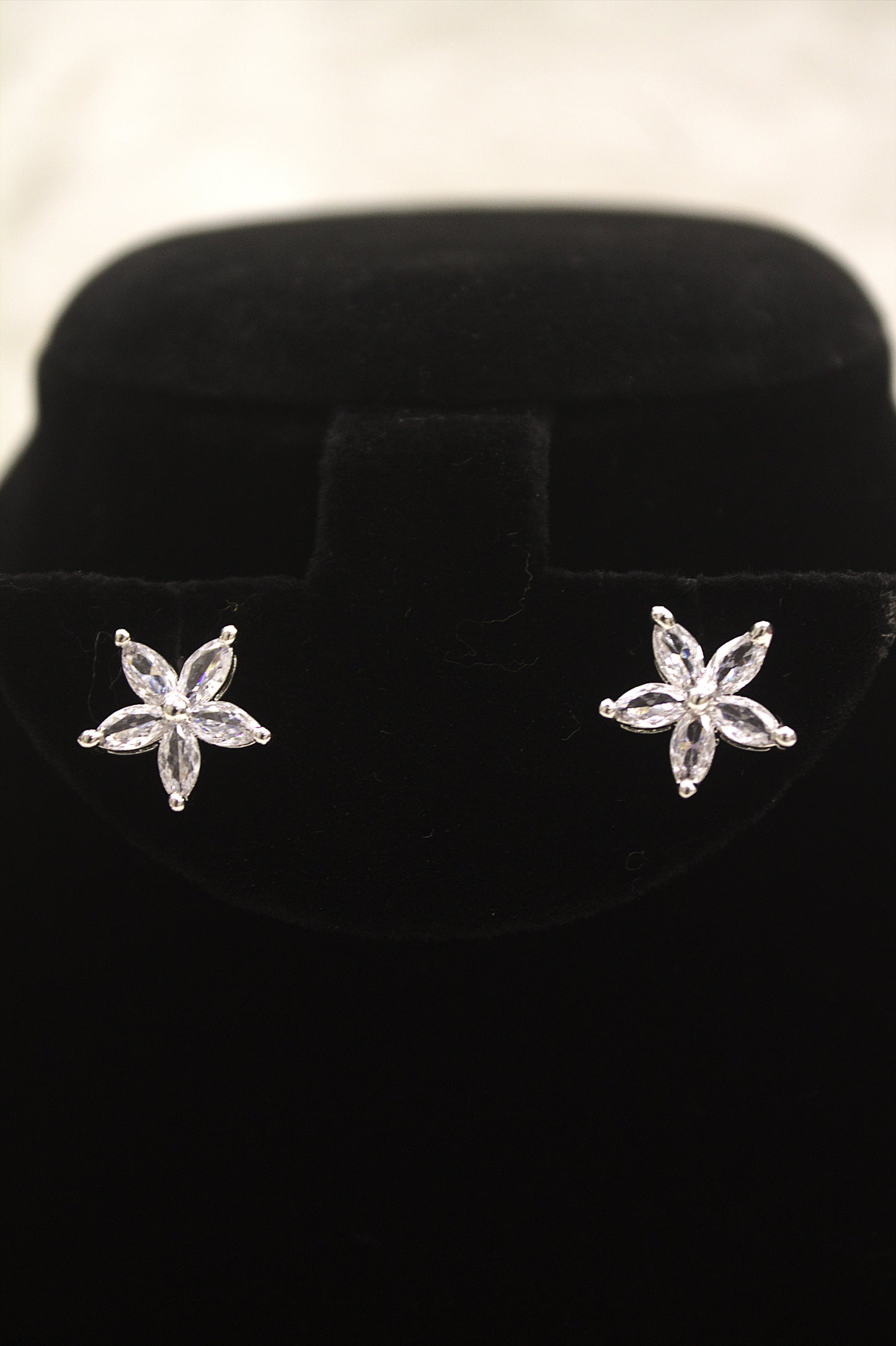 “Floral Sparkle Silver-Plated Necklace & Earring Set with Cubic Zirconia” Product code-6220