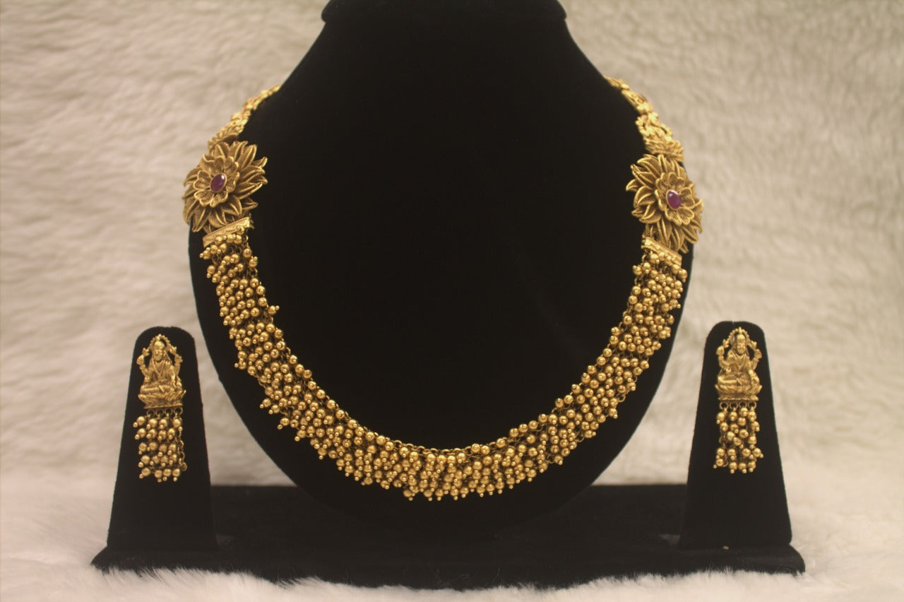 "Antique Gold-Plated Necklace &amp; Earring Set" Product code - 6055