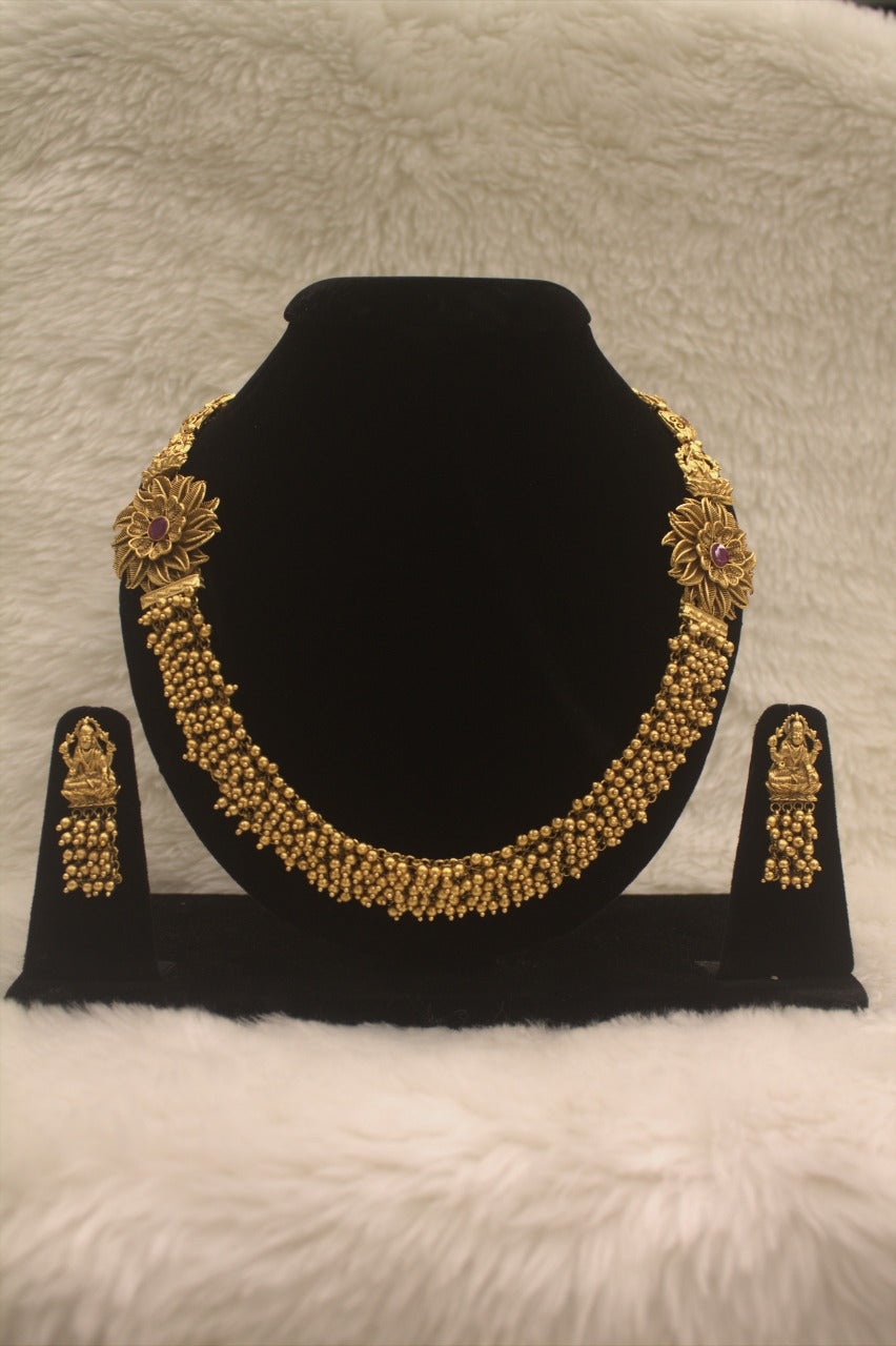 "Antique Gold-Plated Necklace &amp; Earring Set" Product code - 6055