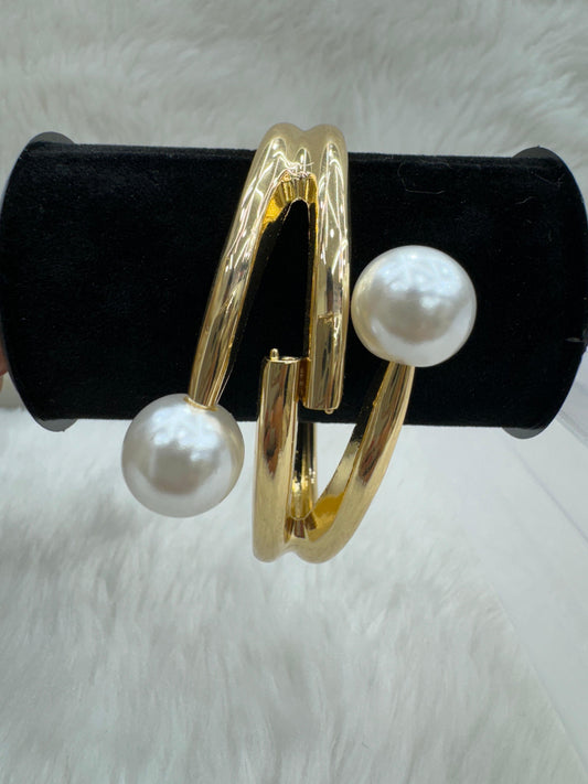 "Elegant Gold-Plated With Pearl Bracelet" Product code - 6425
