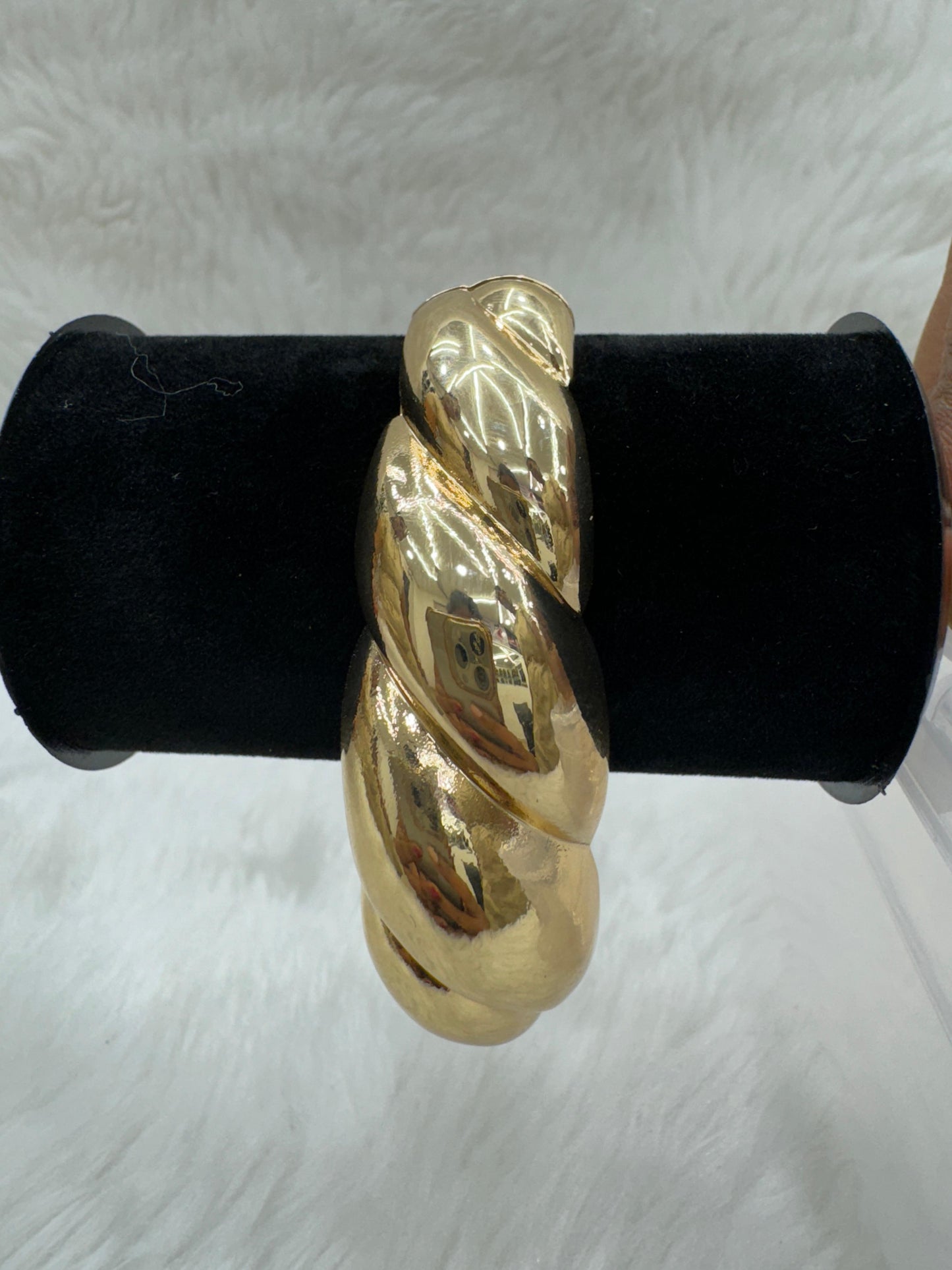 "Elegant Gold-Plated Bracelet" Product code - 6423