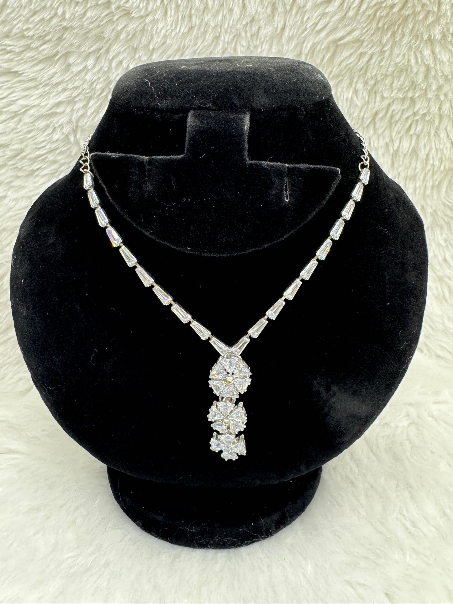 "Silver Crystal Floral Necklace Set" Product code - 6052