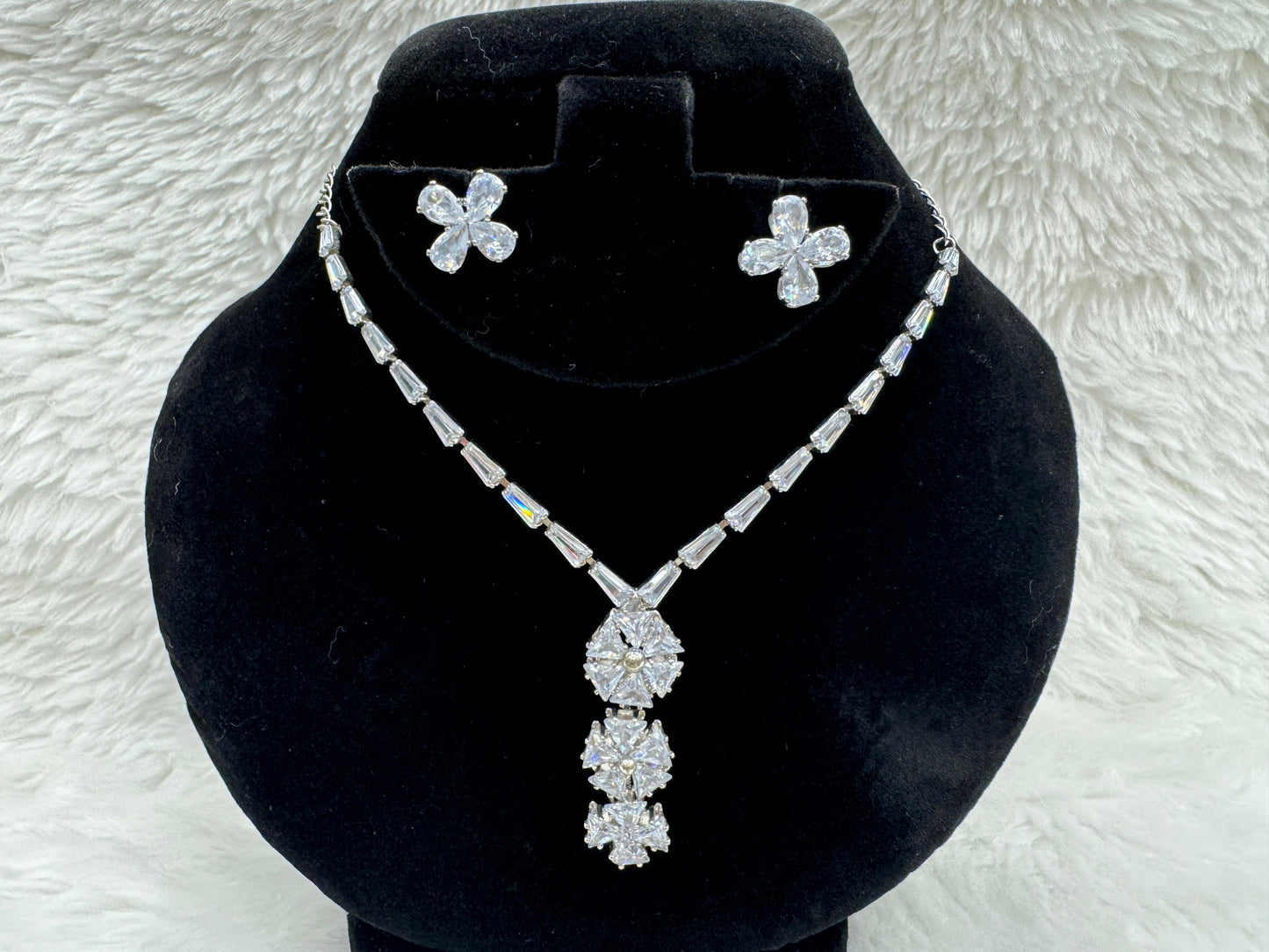 "Silver Crystal Floral Necklace Set" Product code - 6052