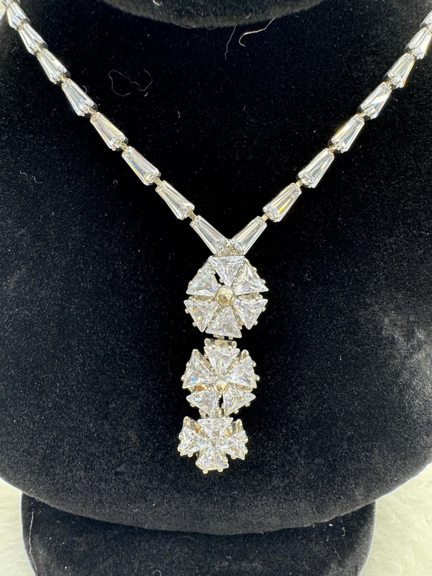 "Silver Crystal Floral Necklace Set" Product code - 6052