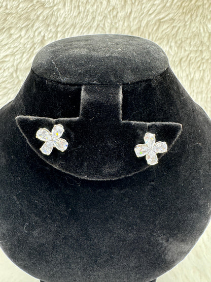 "Silver Crystal Floral Necklace Set" Product code - 6052