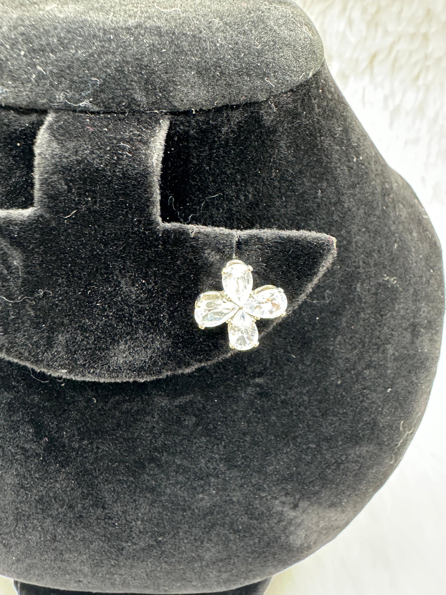 "Silver Crystal Floral Necklace Set" Product code - 6052