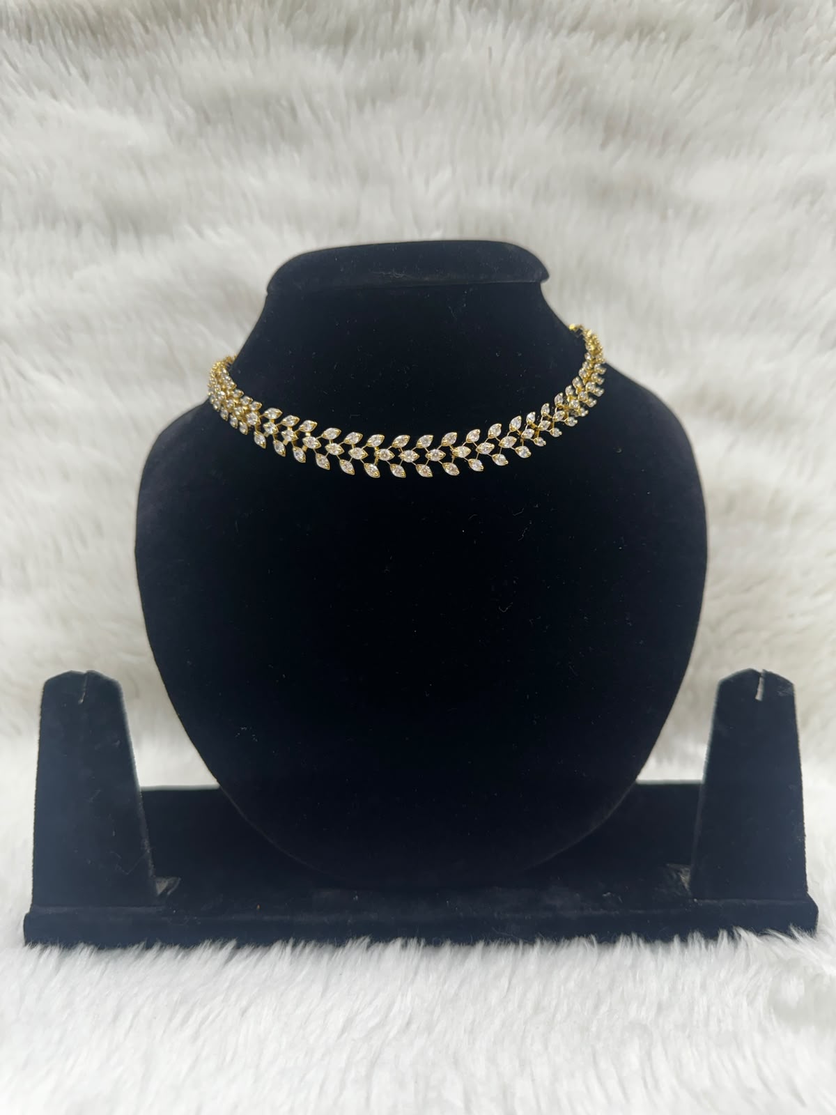 Elegant Leaf-Design Necklace & Earrings Set - 7457