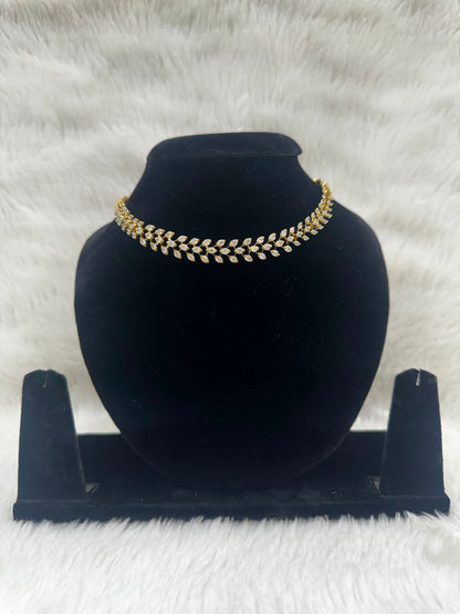 Elegant Leaf-Design Necklace & Earrings Set - 7457