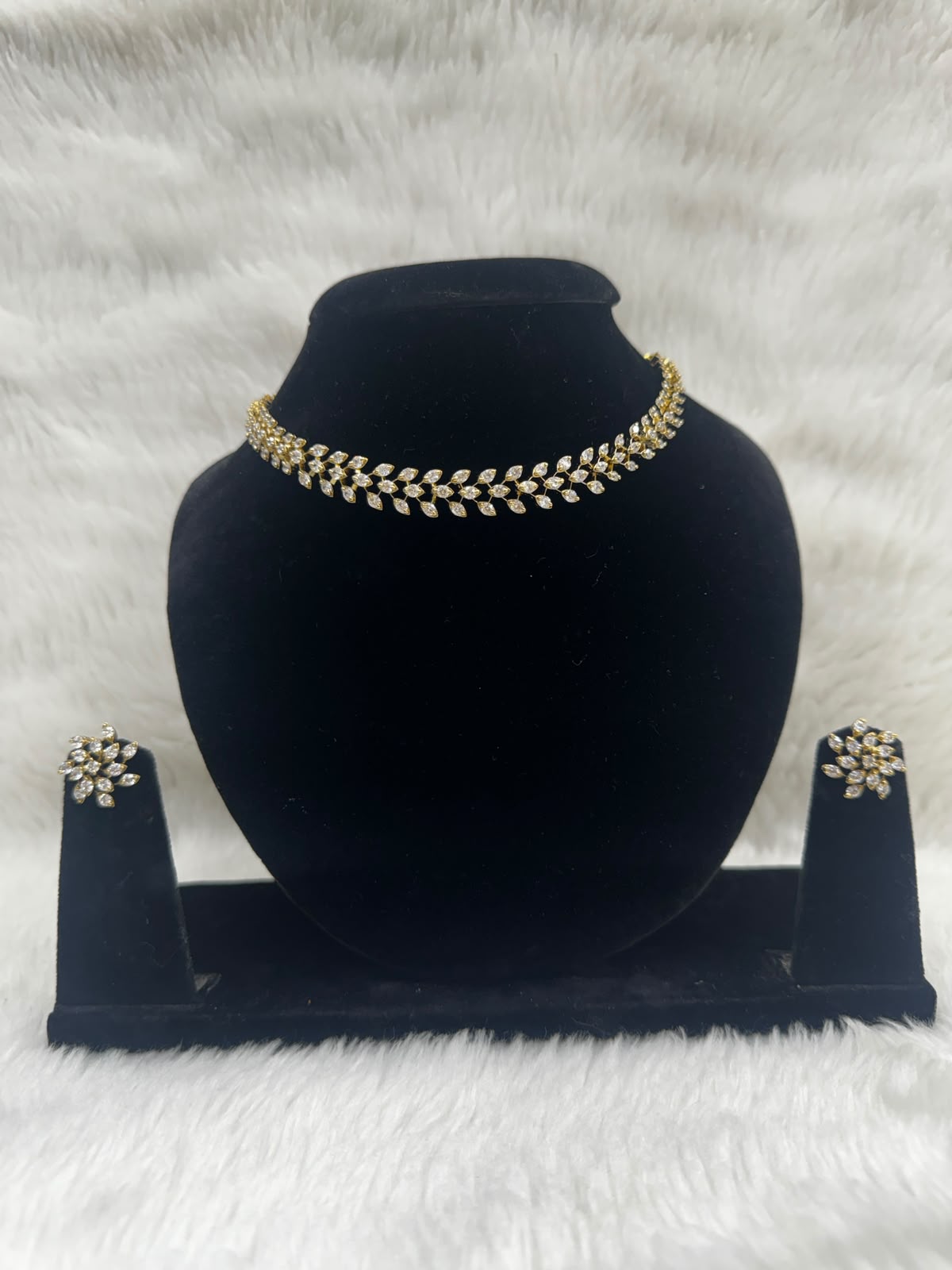 Elegant Leaf-Design Necklace & Earrings Set - 7457