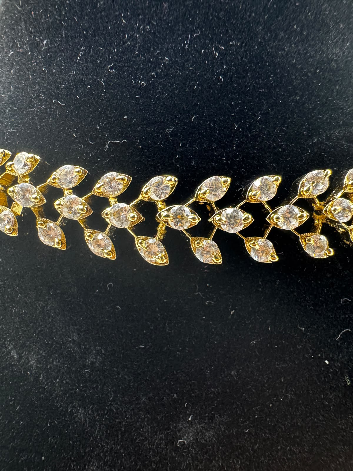 Elegant Leaf-Design Necklace & Earrings Set - 7457
