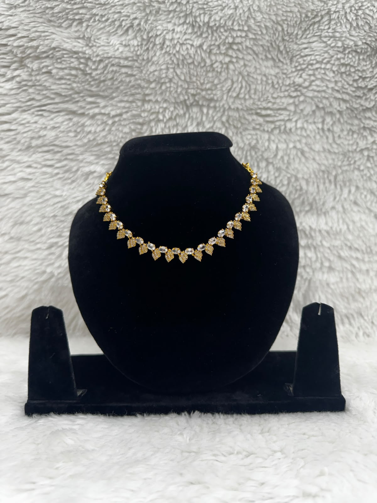 Elegant Gold-Tone Leaf Motif Necklace & Earrings Jewelry Set -7459