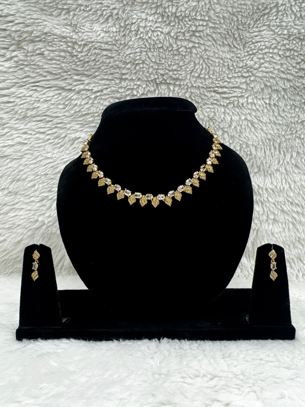 Elegant Gold-Tone Leaf Motif Necklace & Earrings Jewelry Set -7459