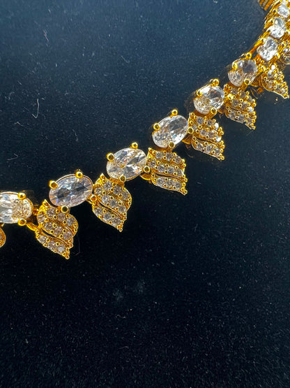 Elegant Gold-Tone Leaf Motif Necklace & Earrings Jewelry Set -7459
