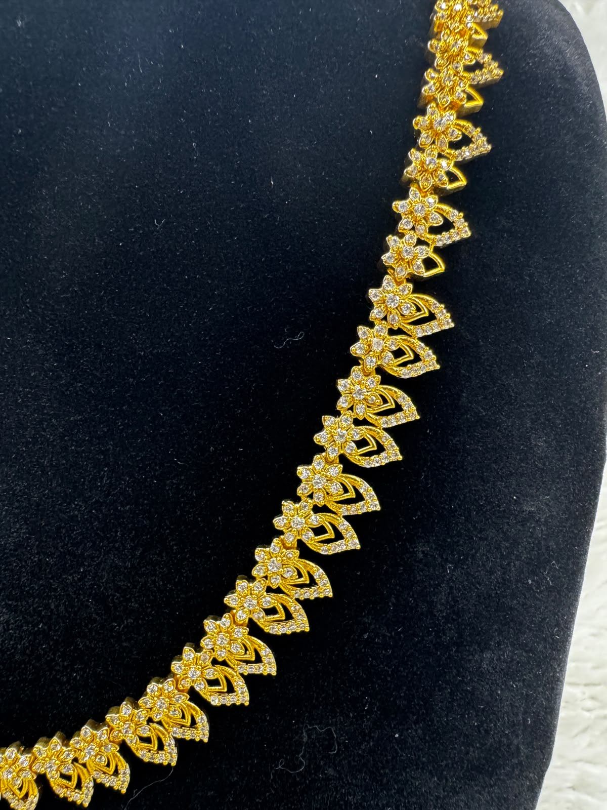 Elegant Gold-Tone style finish -7017