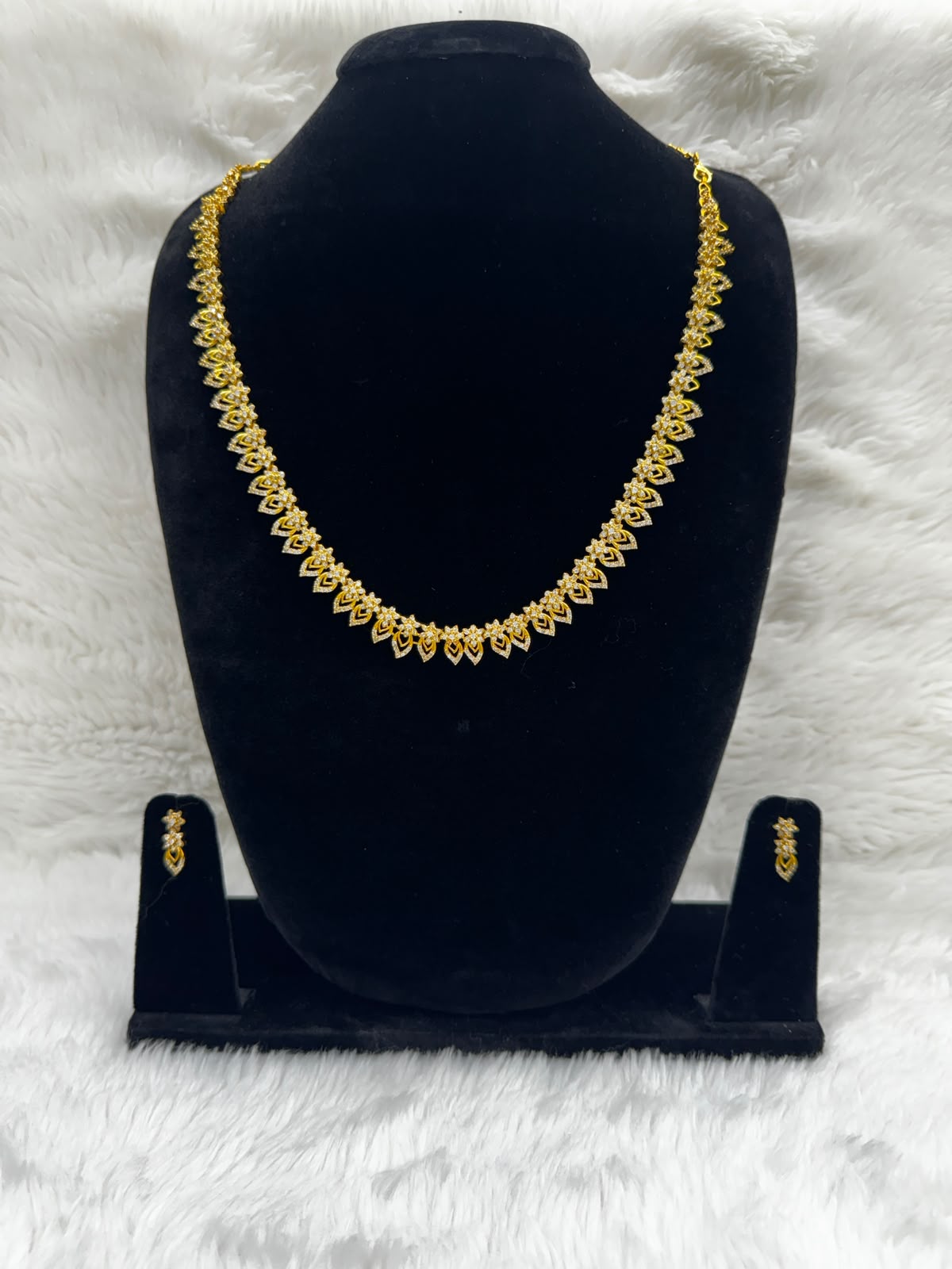 Elegant Gold-Tone style finish -7017