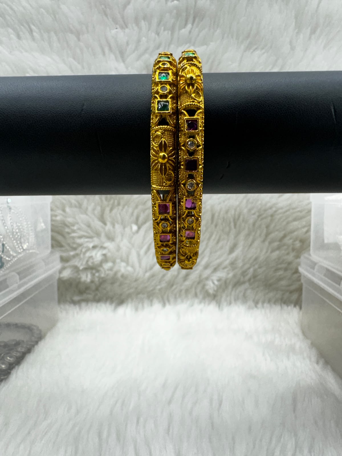 Elegant Gold-Tone finish and beautiful -7502