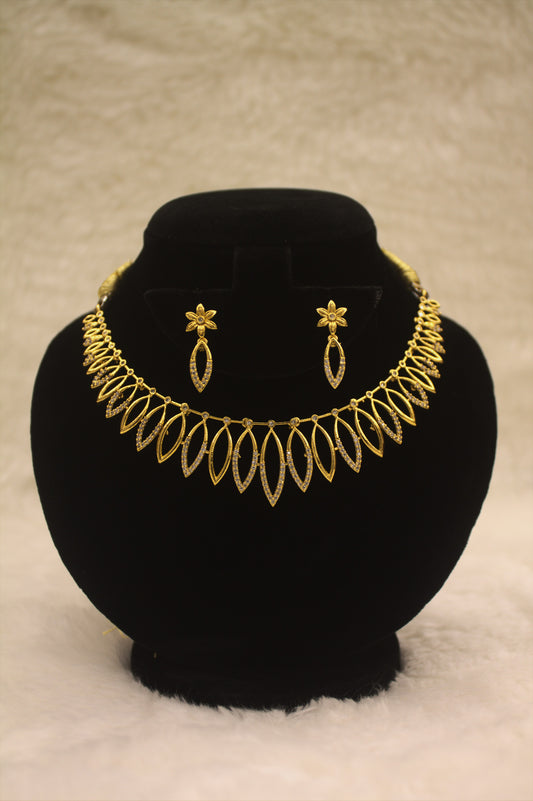 "Classic Leaf Motif Necklace with Earrings" Product code-6344
