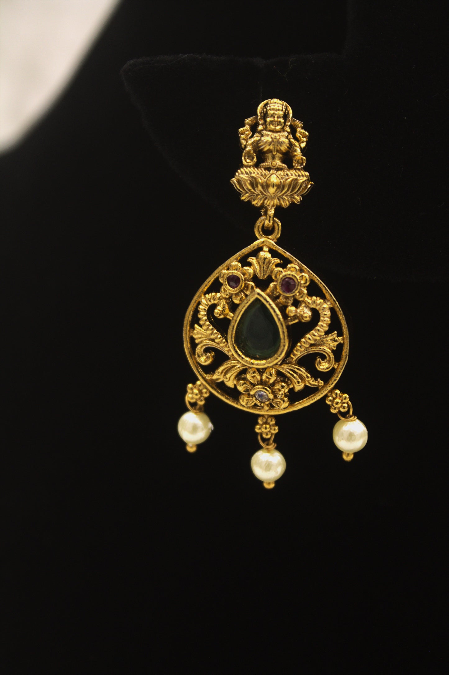 "Antique Gold-Plated Temple Necklace Set with Goddess Lakshmi Motif & Pearls – Traditional Bridal Jewelry" Product code-6003